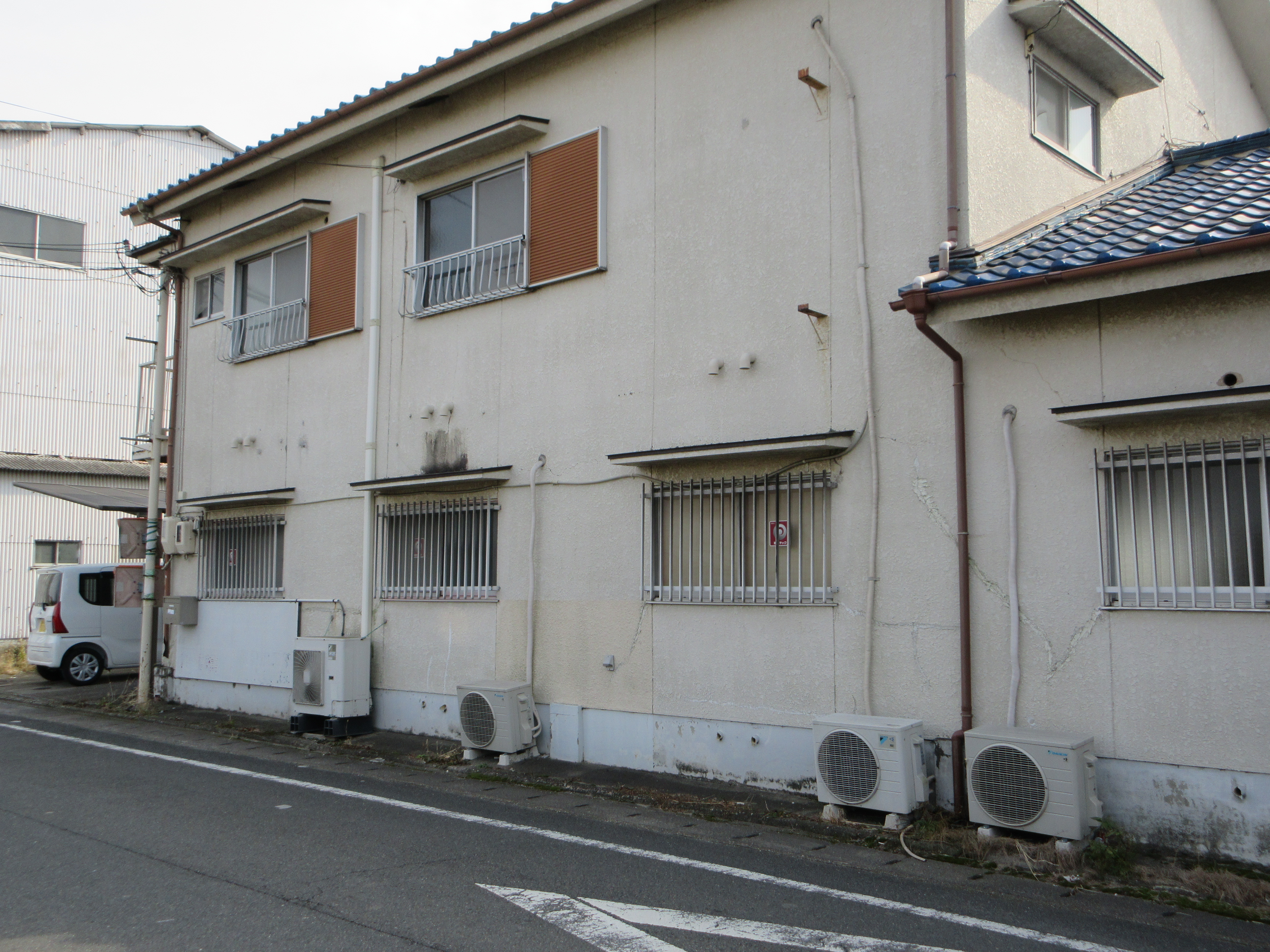 戸津東代　貸倉庫・事務所